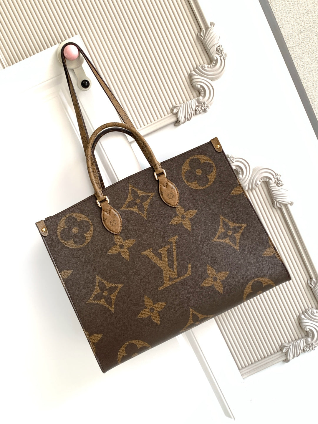 Top-tier Authentic-Grade Quality Italian Grade leather material handbag Size: 𝟒𝟏.𝟎 𝐱 𝟑𝟒.𝟎 𝐱 𝟏𝟗.𝟎 cm