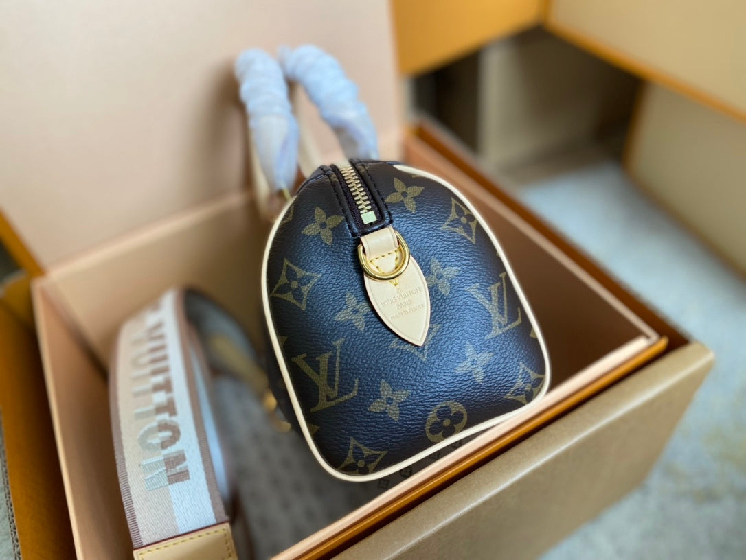Top-tier Authentic-Grade Quality handbag Size: 20.5 x 13.5 x 12 cm