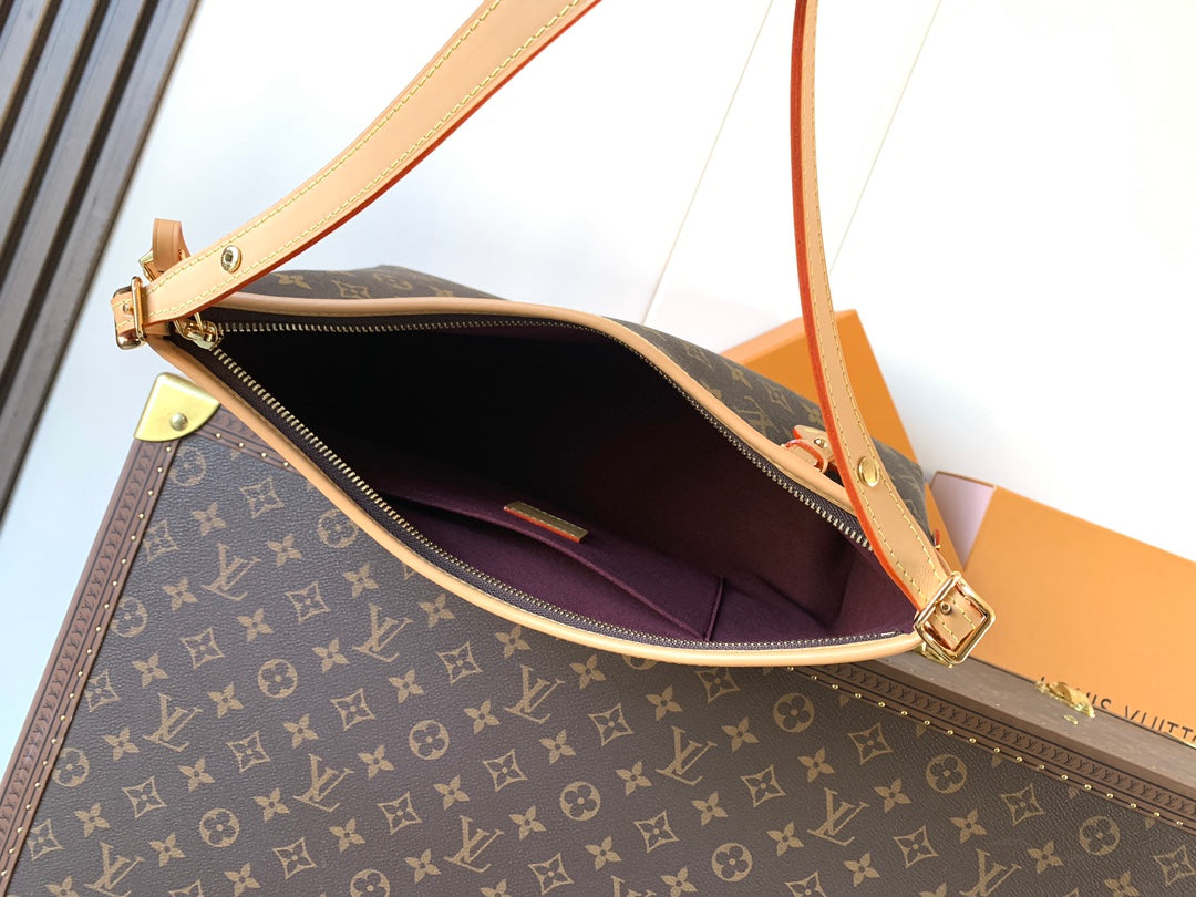 Top-tier Authentic-Grade Quality handbag Size: 36 x 19 x 0.5 cm
