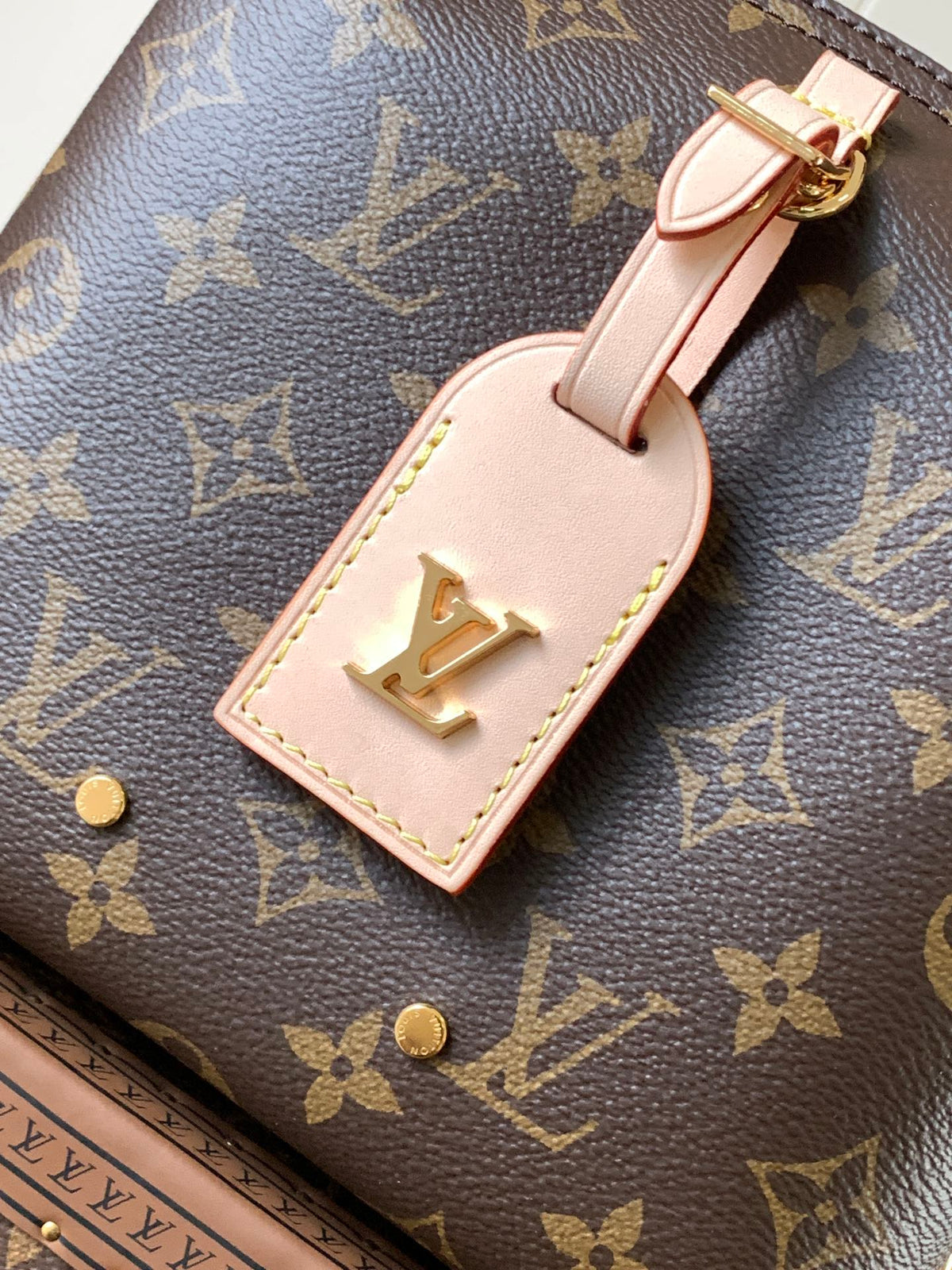 Top-tier Authentic-Grade Quality handbag Size: 17.0 x 17.0 x 7.0 CM