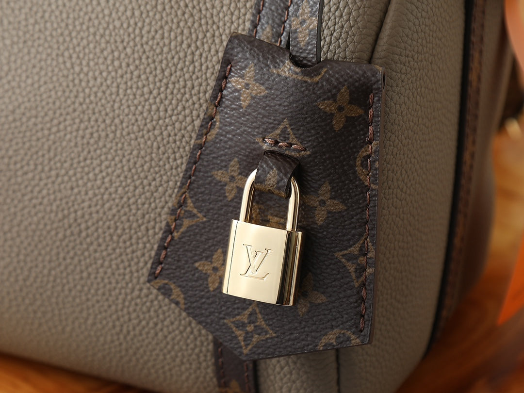 Top-tier Authentic-Grade Quality handbag Size: 17 x 13.5 x 26 cm