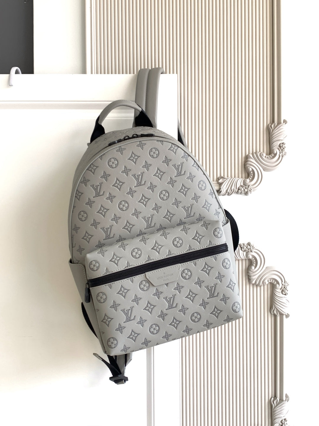 Top-tier Authentic-Grade Quality Grey handbag Size: 𝟐𝟗.𝟎 𝐱 𝟑𝟖.𝟎 𝐱 𝟐𝟎.𝟎 cm