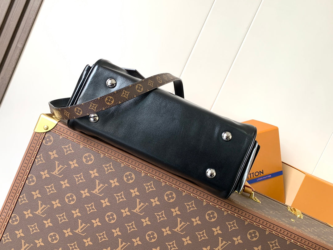Top-tier Authentic-Grade Quality handbag Size: 17 x 12 x 28 cm