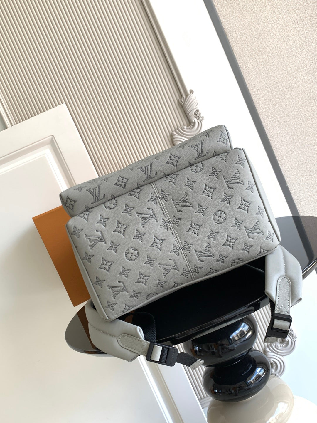 Top-tier Authentic-Grade Quality Grey handbag Size: 𝟐𝟗.𝟎 𝐱 𝟑𝟖.𝟎 𝐱 𝟐𝟎.𝟎 cm