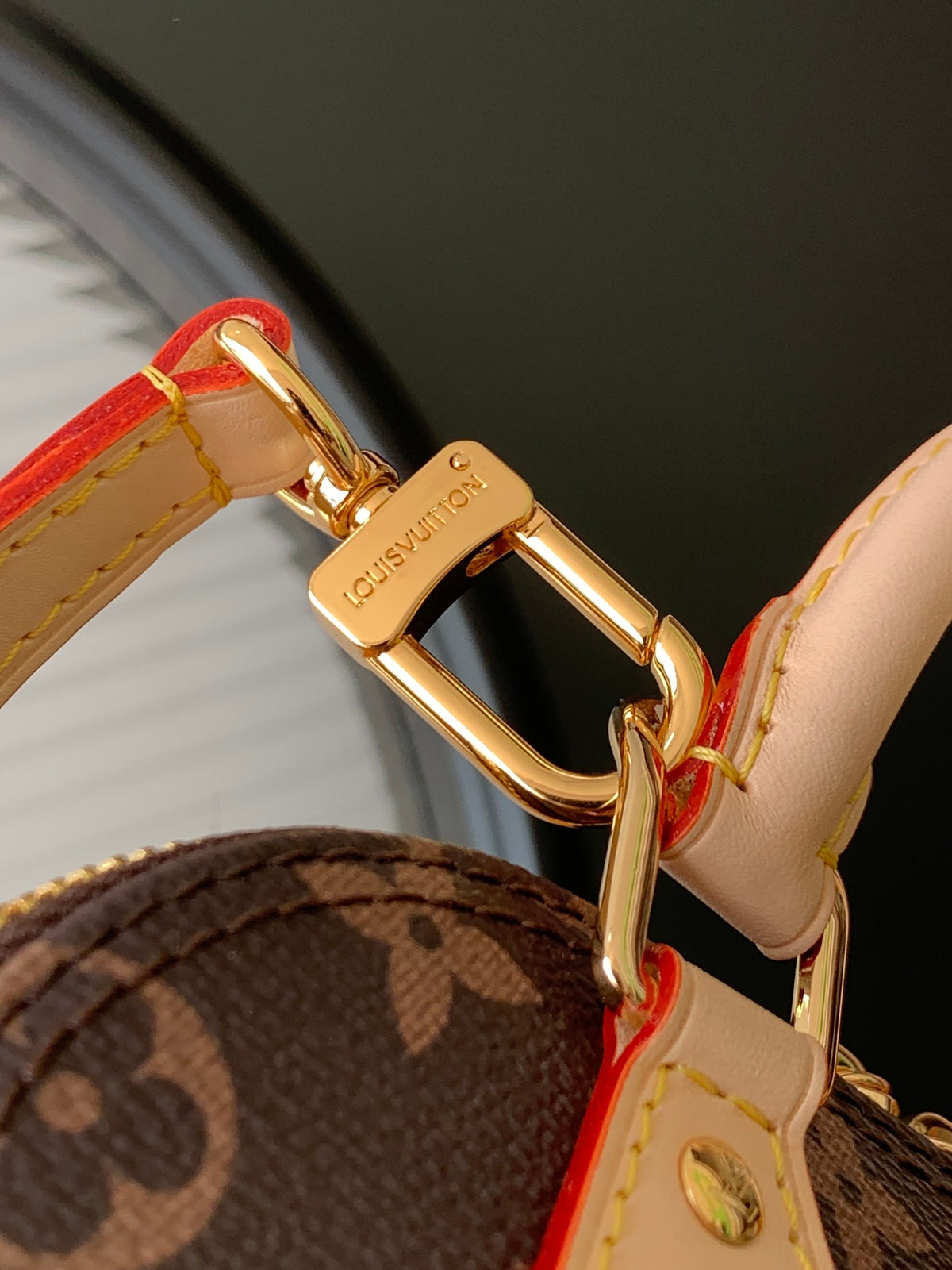 Top-tier Authentic-Grade Quality handbag Size: 12 x 8 x 18 cm