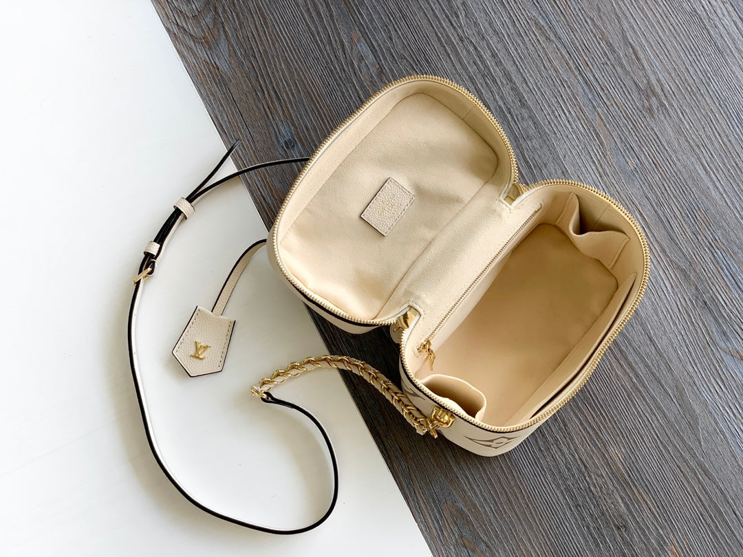 Top-tier Authentic-Grade Quality handbag Size: 19 x 13 x 11 cm