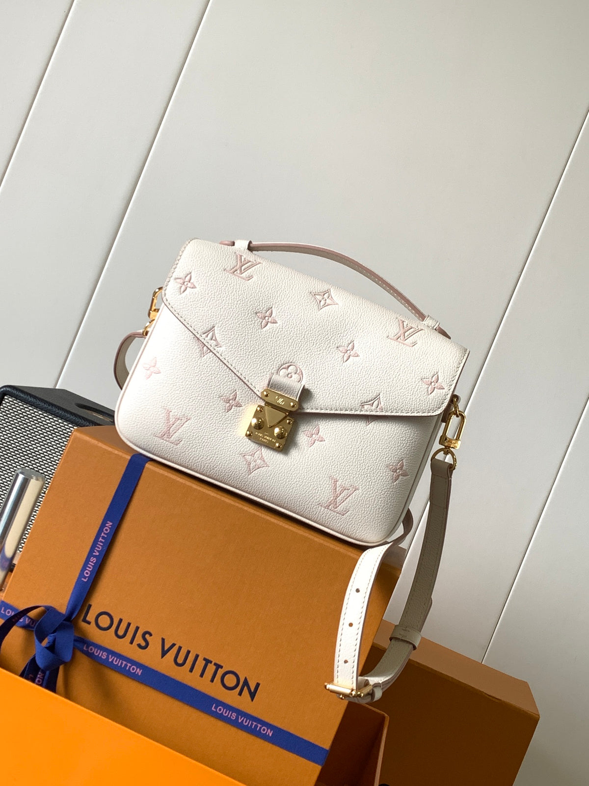 Top-tier Authentic-Grade Quality handbag Size: 9.8 x 7.5 x 2.8 inches.