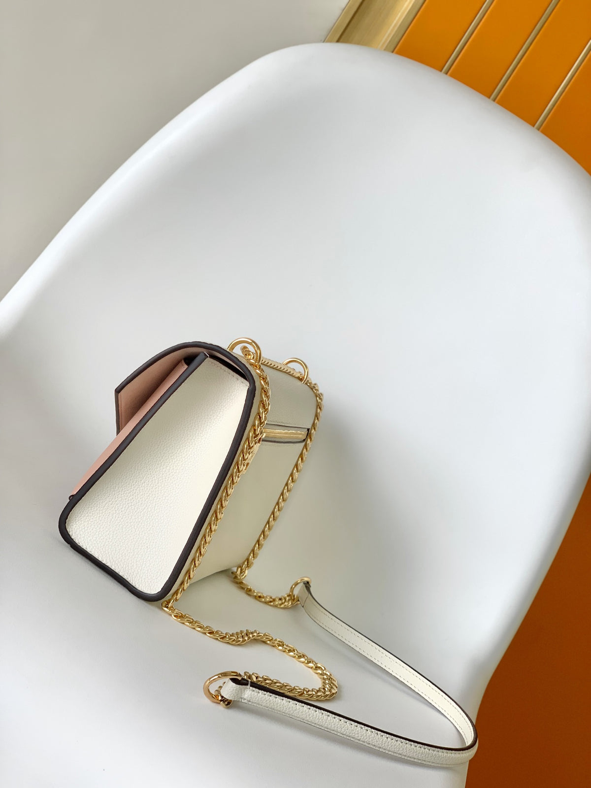 Top-tier Authentic-Grade Quality handbag Size: 22.5 x 17.0 x 5.5 cm