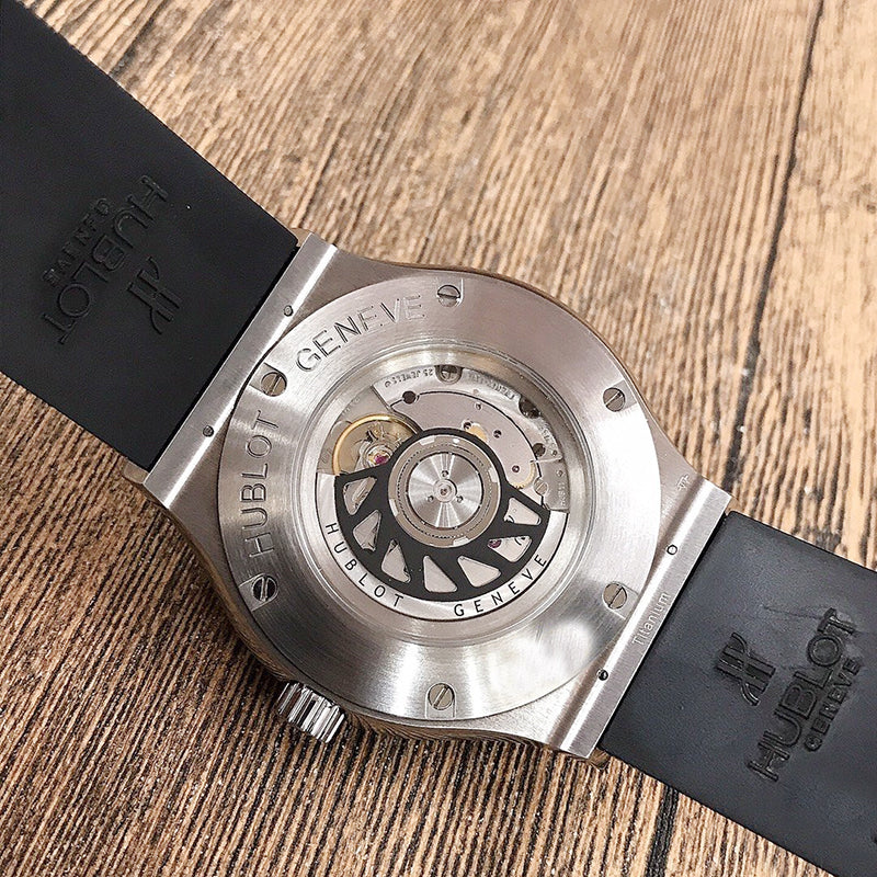 Replica Automatic Watch for Classic Fusion Rubber Strap 42MM Silver Black Dial