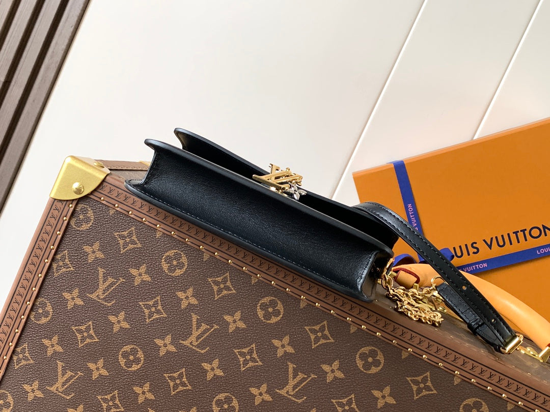 Top-tier Authentic-Grade Quality handbag Size: 11.5 x 4 x 20 cm