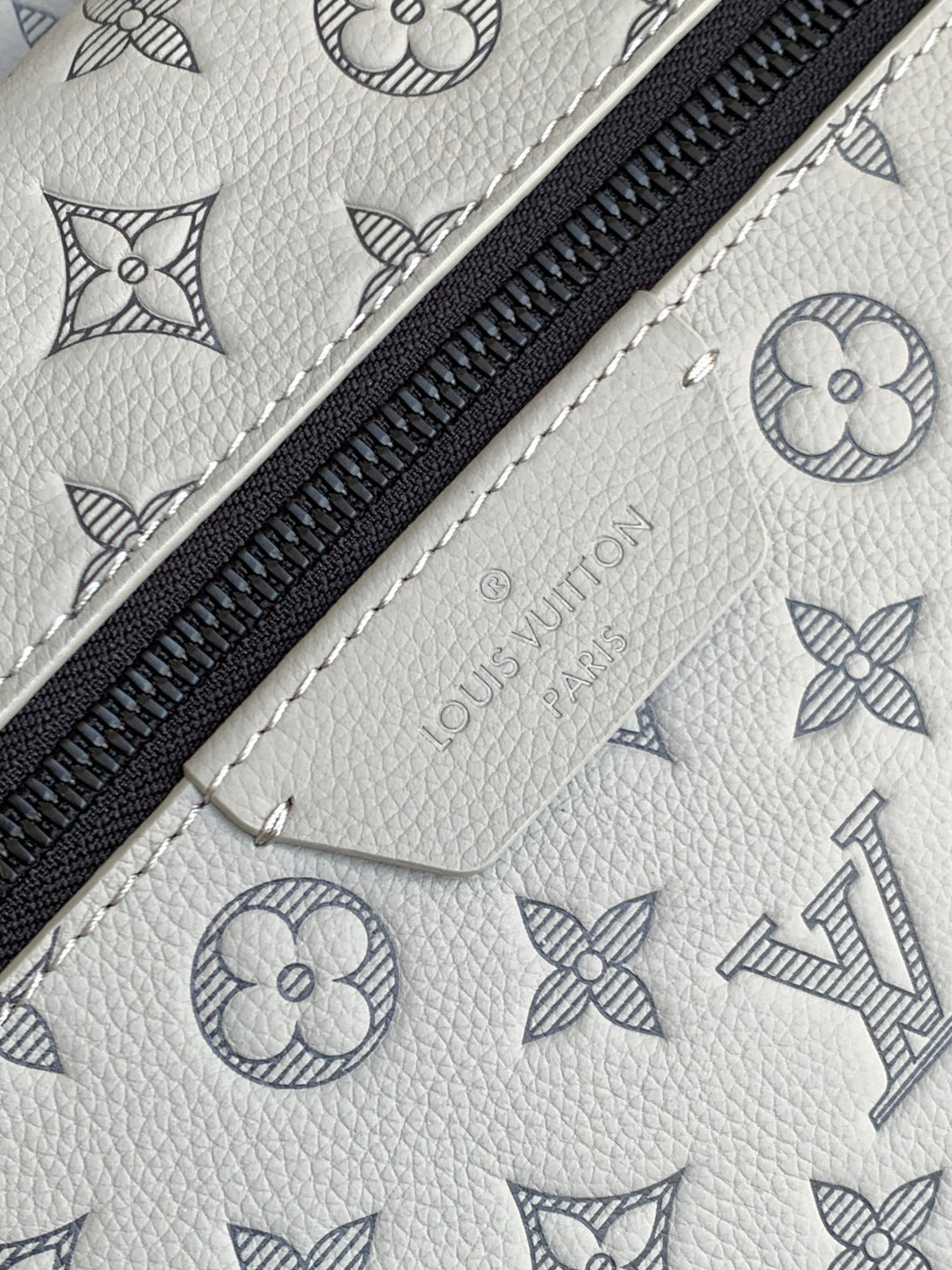 Top-tier Authentic-Grade Quality Grey handbag Size: 𝟐𝟗.𝟎 𝐱 𝟑𝟖.𝟎 𝐱 𝟐𝟎.𝟎 cm