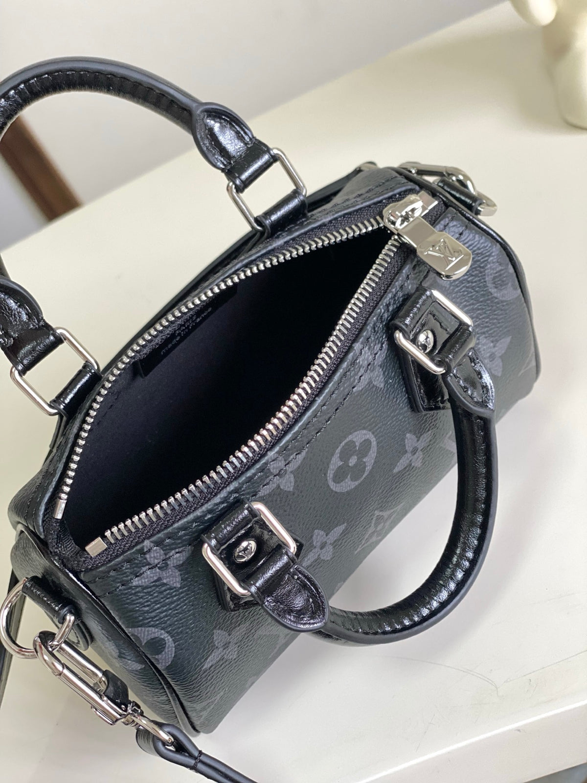 Top-tier Authentic-Grade Quality handbag Size: 10 x 7.5 x 16 cm