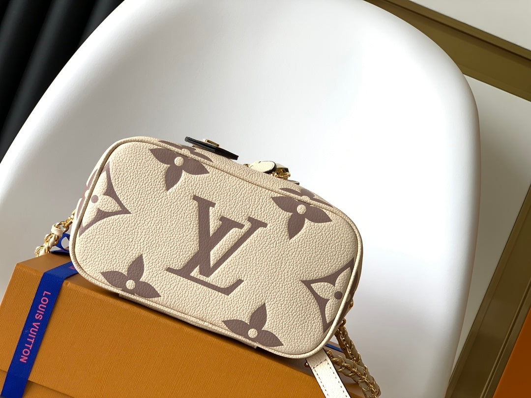 Top-tier Authentic-Grade Quality handbag Size: 19 x 13 x 11 cm