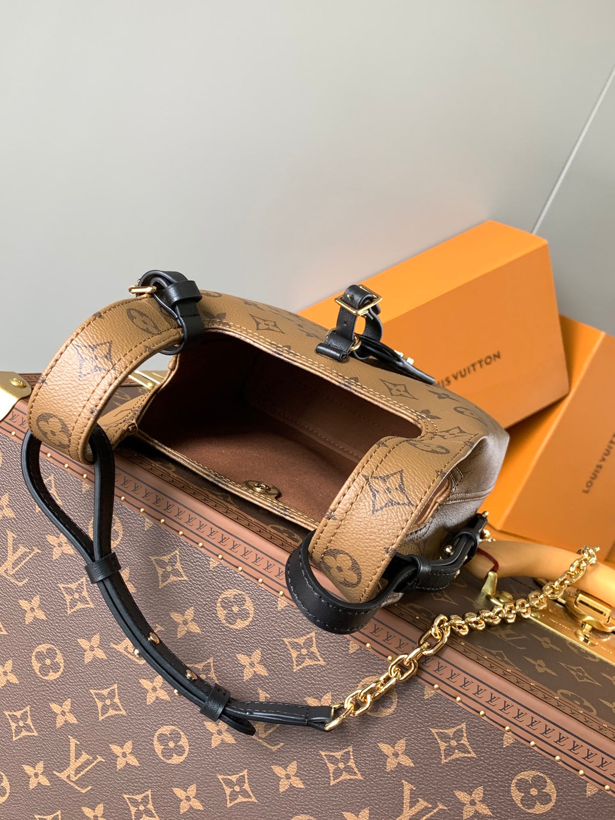 Top-tier Authentic-Grade Quality handbag Size: 17.0 x 17.0 x 7.0 CM