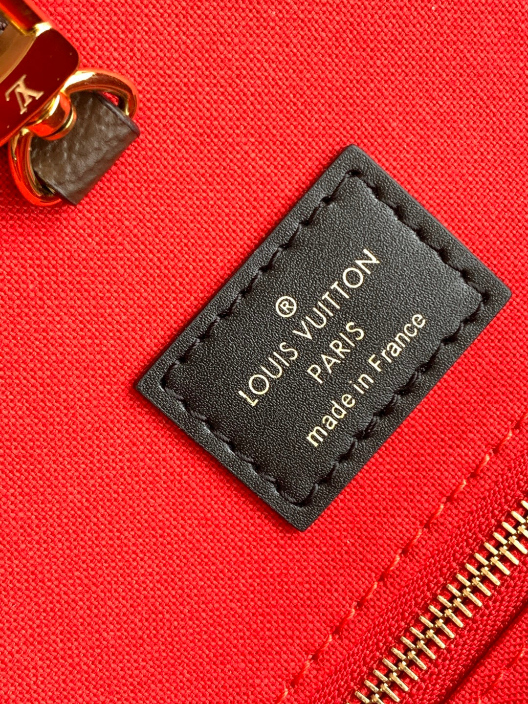 Top-tier Authentic-Grade Quality Italian Grade leather material handbag Size: 𝟒𝟏.𝟎 𝐱 𝟑𝟒.𝟎 𝐱 𝟏𝟗.𝟎 cm