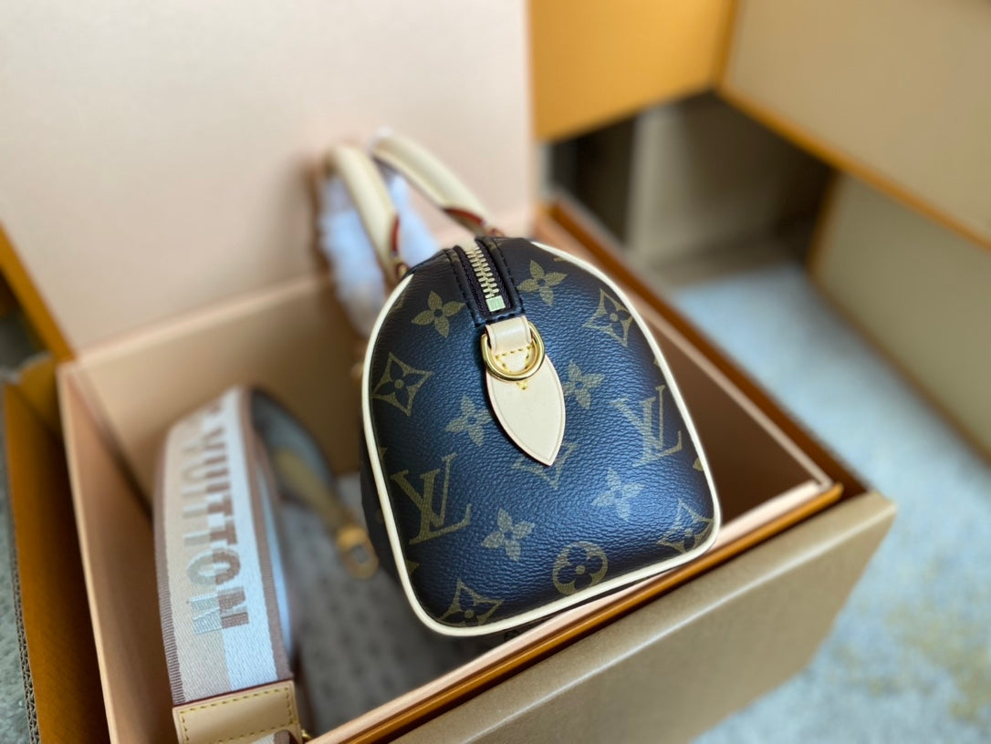 Top-tier Authentic-Grade Quality handbag Size: 20.5 x 13.5 x 12 cm