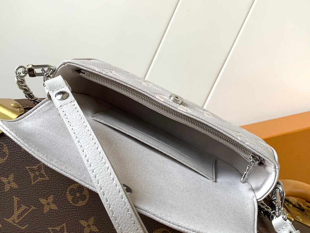 Top-tier Authentic-Grade Quality handbag Size: 12 x 4.3 x 23.5 cm