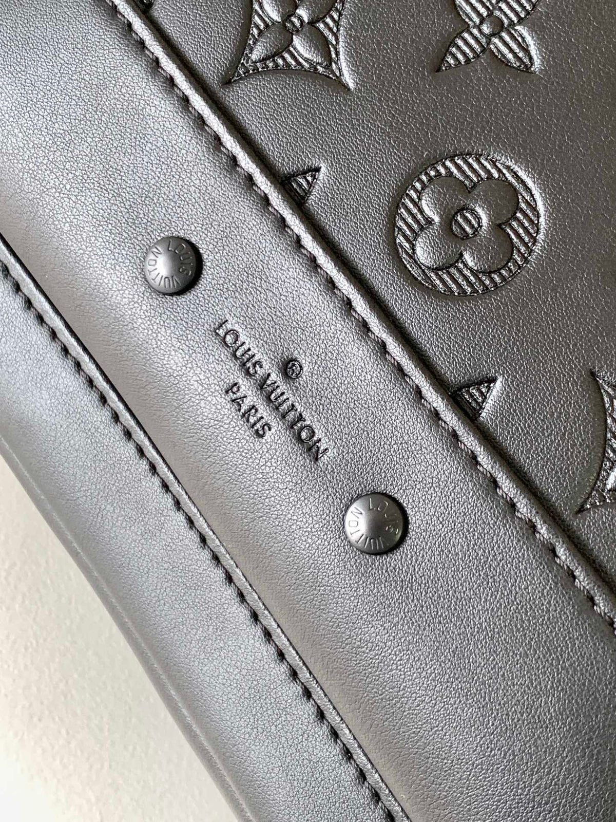 Top-tier Authentic-Grade Quality handbag Size: 24 x 42 x 12cm