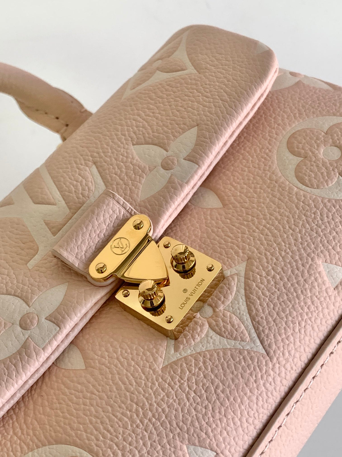 Top-tier Authentic-Grade Quality handbag Size: 12.5 x 6 x 21 cm