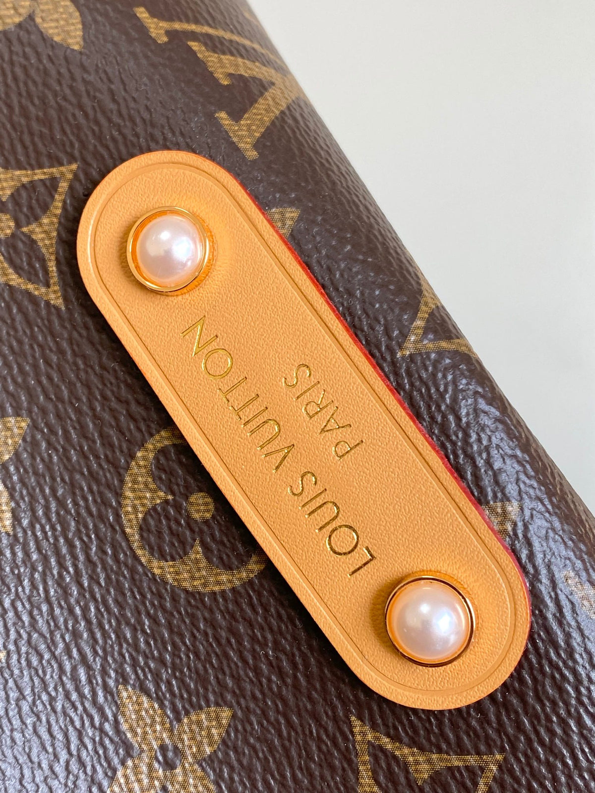 Top-tier Authentic-Grade Quality handbag Size: 48 x 36 x 12 cm