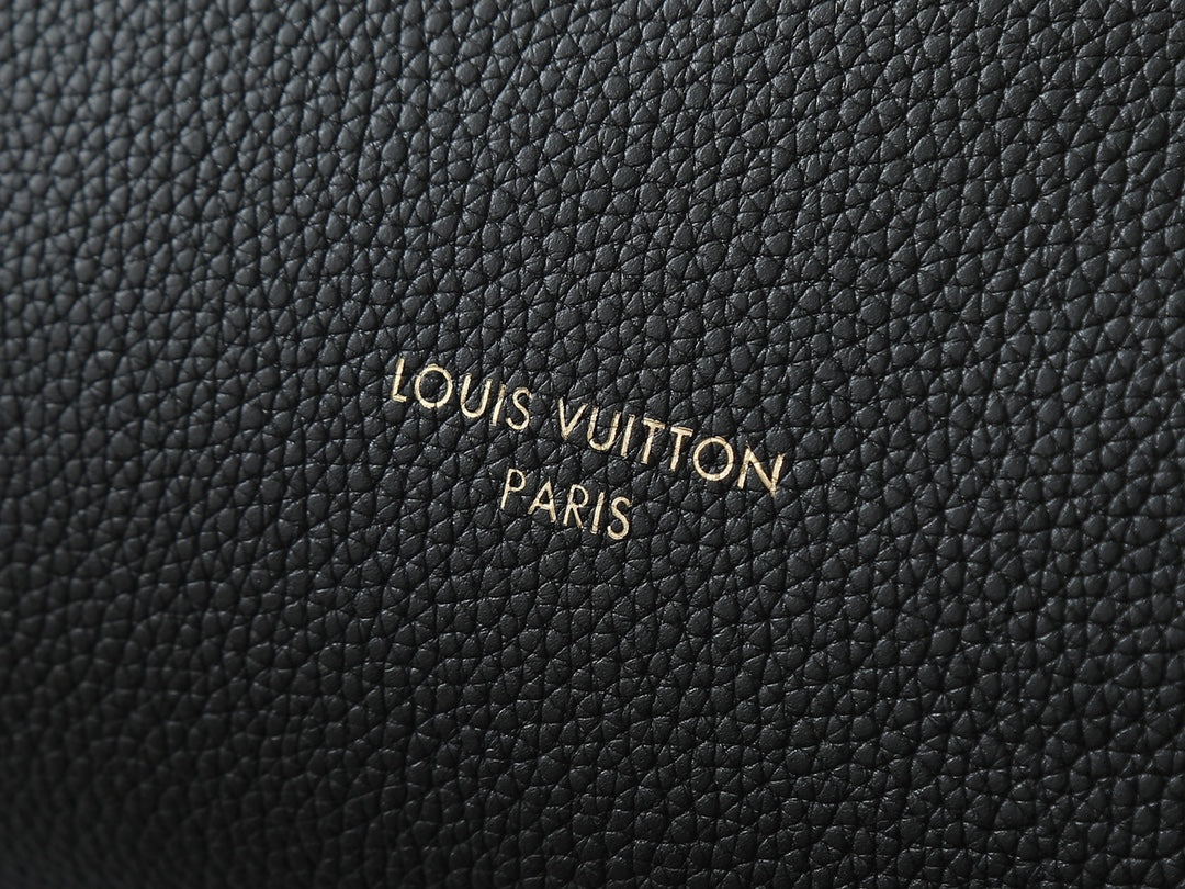 Top-tier Authentic-Grade Quality handbag Size: 17 x 13.5 x 26 cm