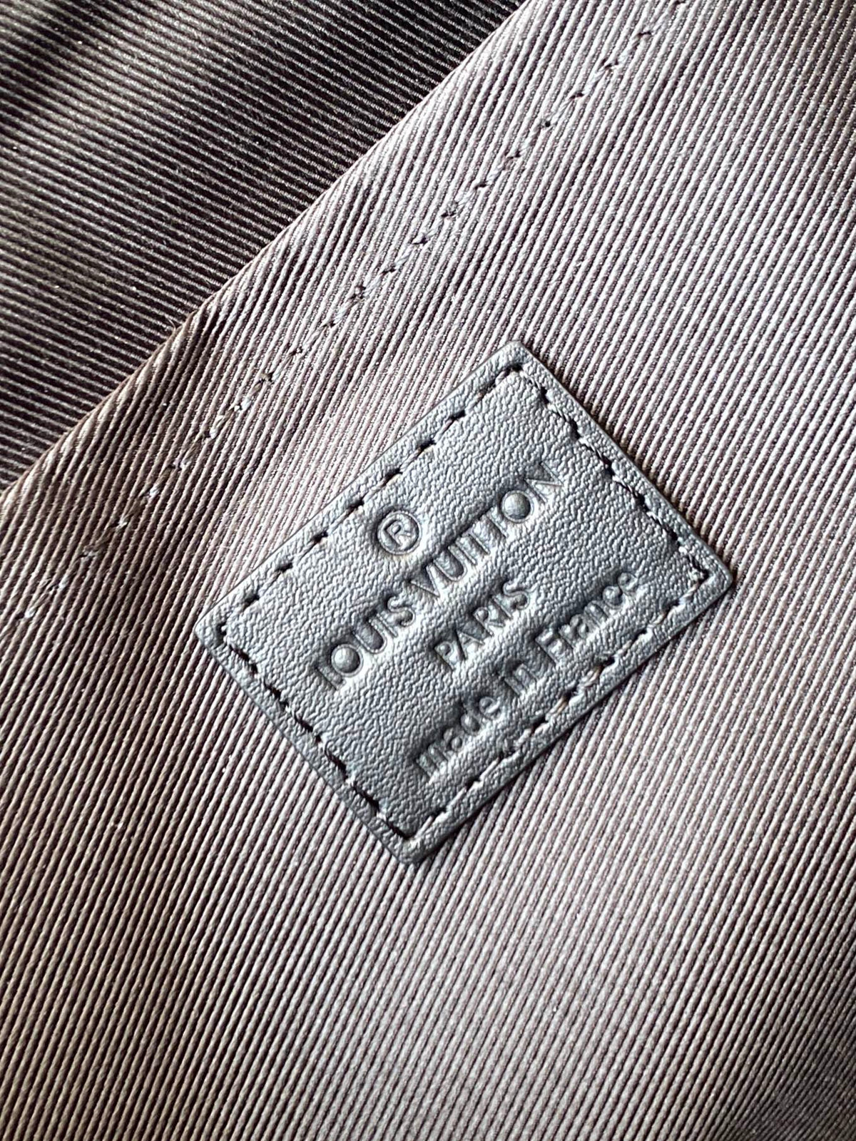 Top-tier Authentic-Grade Quality handbag Size: 24 x 18 x 5.5 cm