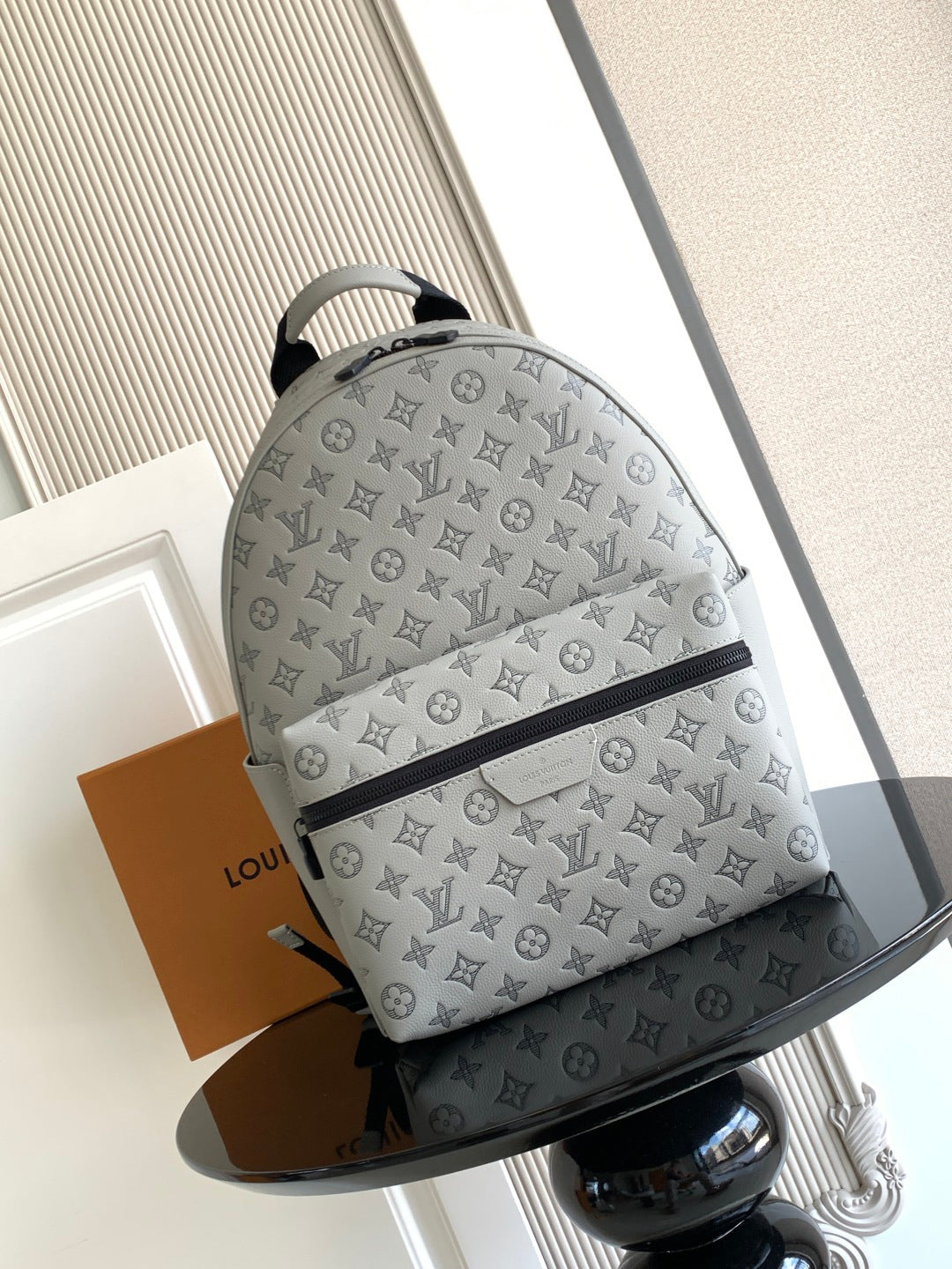 Top-tier Authentic-Grade Quality Grey handbag Size: 𝟐𝟗.𝟎 𝐱 𝟑𝟖.𝟎 𝐱 𝟐𝟎.𝟎 cm