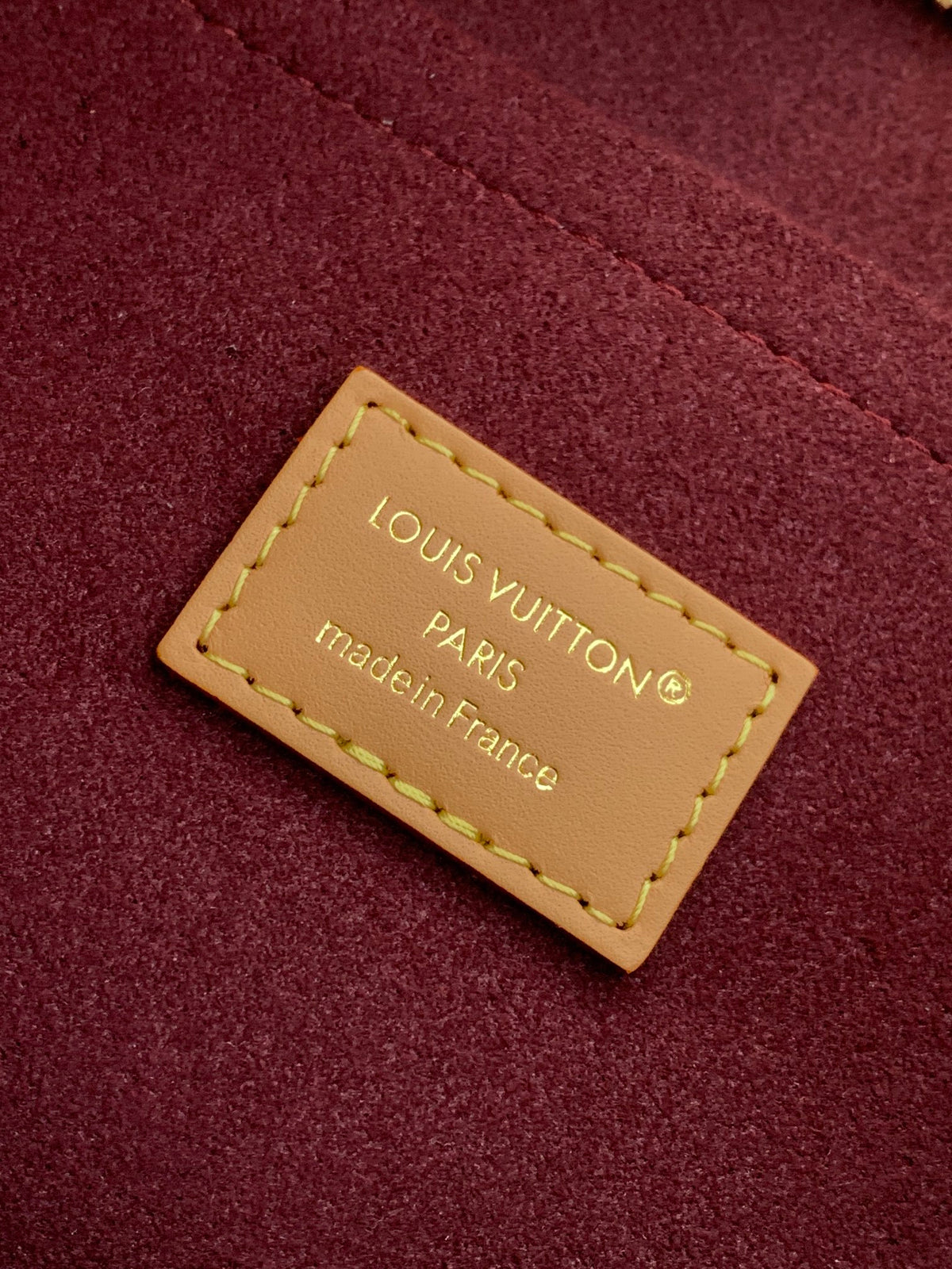 Top-tier Authentic-Grade Quality handbag Size: 36 x 19 x 0.5 cm