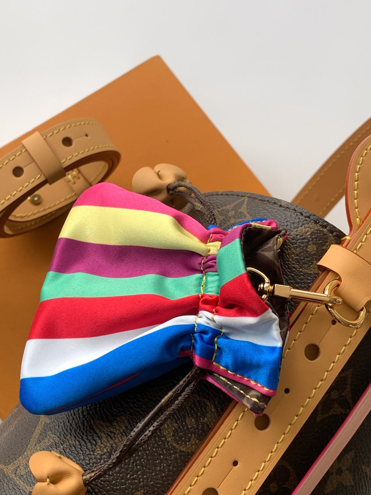 Top-tier Authentic-Grade Quality BB handbag Size:18 x 12 x 16 cm