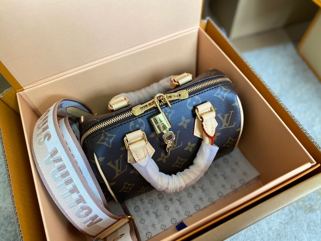 Top-tier Authentic-Grade Quality handbag Size: 20.5 x 13.5 x 12 cm