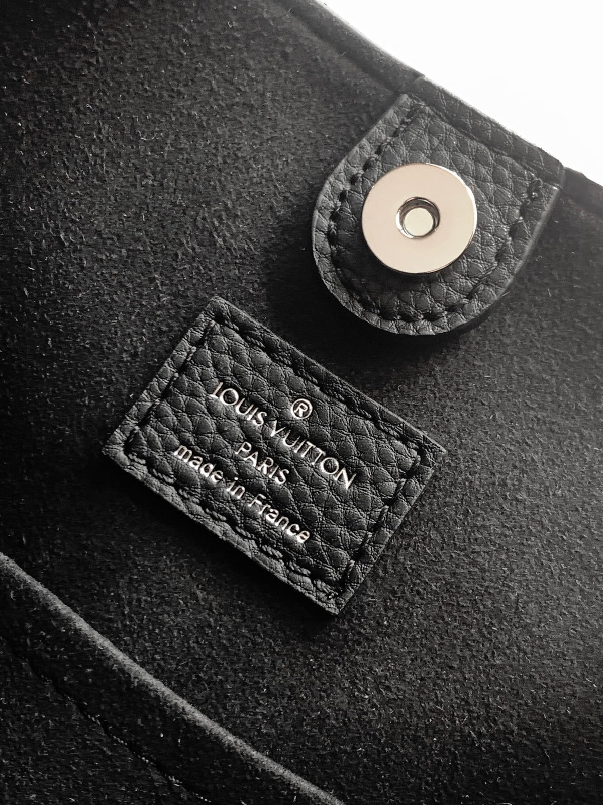 Top-tier Authentic-Grade Quality Medium Handbag M14618 (Black) Size:28 x 25 x 8 cm