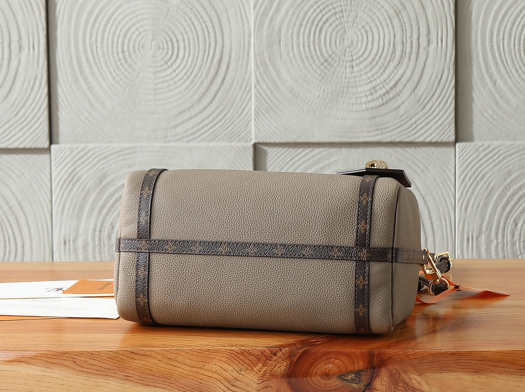 Top-tier Authentic-Grade Quality handbag Size: 17 x 13.5 x 26 cm