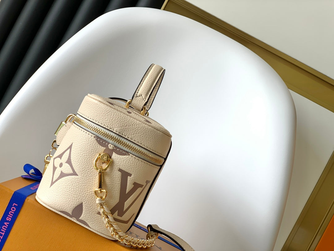 Top-tier Authentic-Grade Quality handbag Size: 19 x 13 x 11 cm