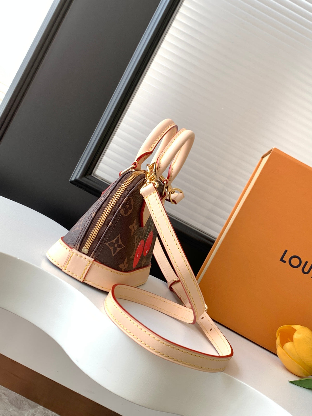 Top-tier Authentic-Grade Quality handbag Size: 12 x 8 x 18 cm