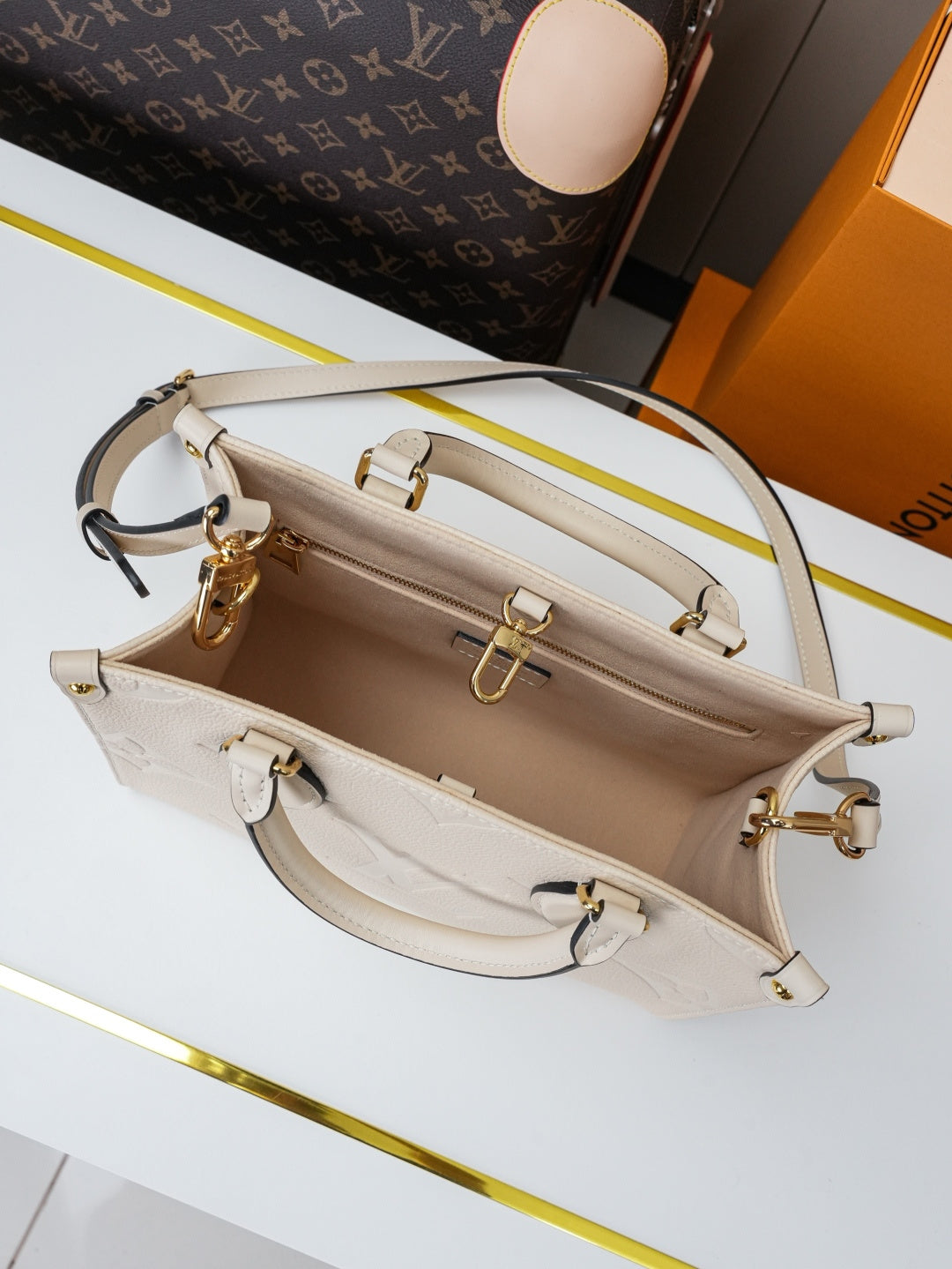 Top-tier Authentic-Grade Quality handbag Size:25.0 x 19.0 x 11.5 cm