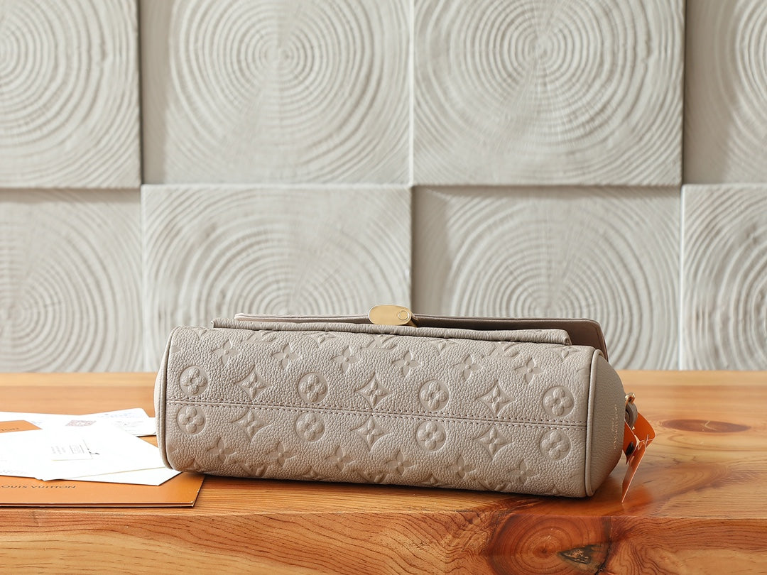 Top-tier Authentic-Grade Quality handbag Size: 18.5 x 9.5 x 29.5 cm