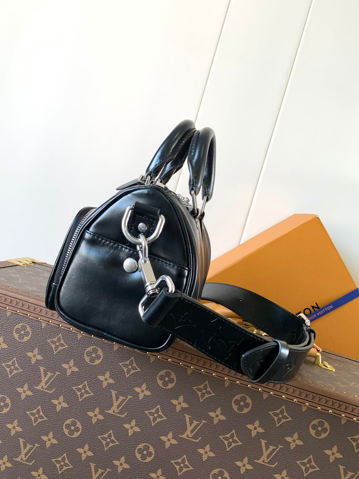 Top-tier Authentic-Grade Quality handbag Size: 15 x 11 x 25 cm