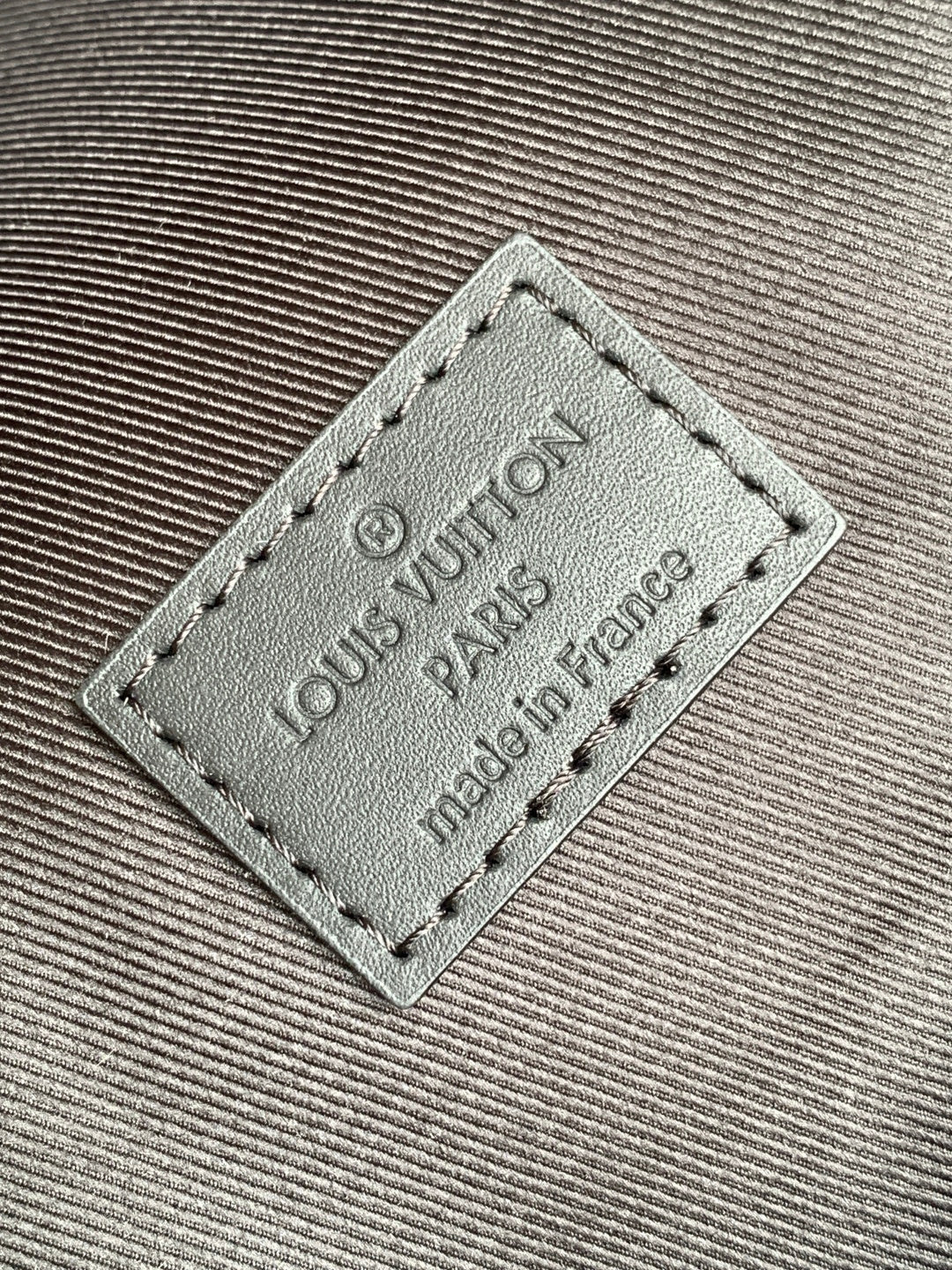 Top-tier Authentic-Grade Quality Brown handbag Size: 𝟐𝟗.𝟎 𝐱 𝟑𝟖.𝟎 𝐱 𝟐𝟎.𝟎 cm