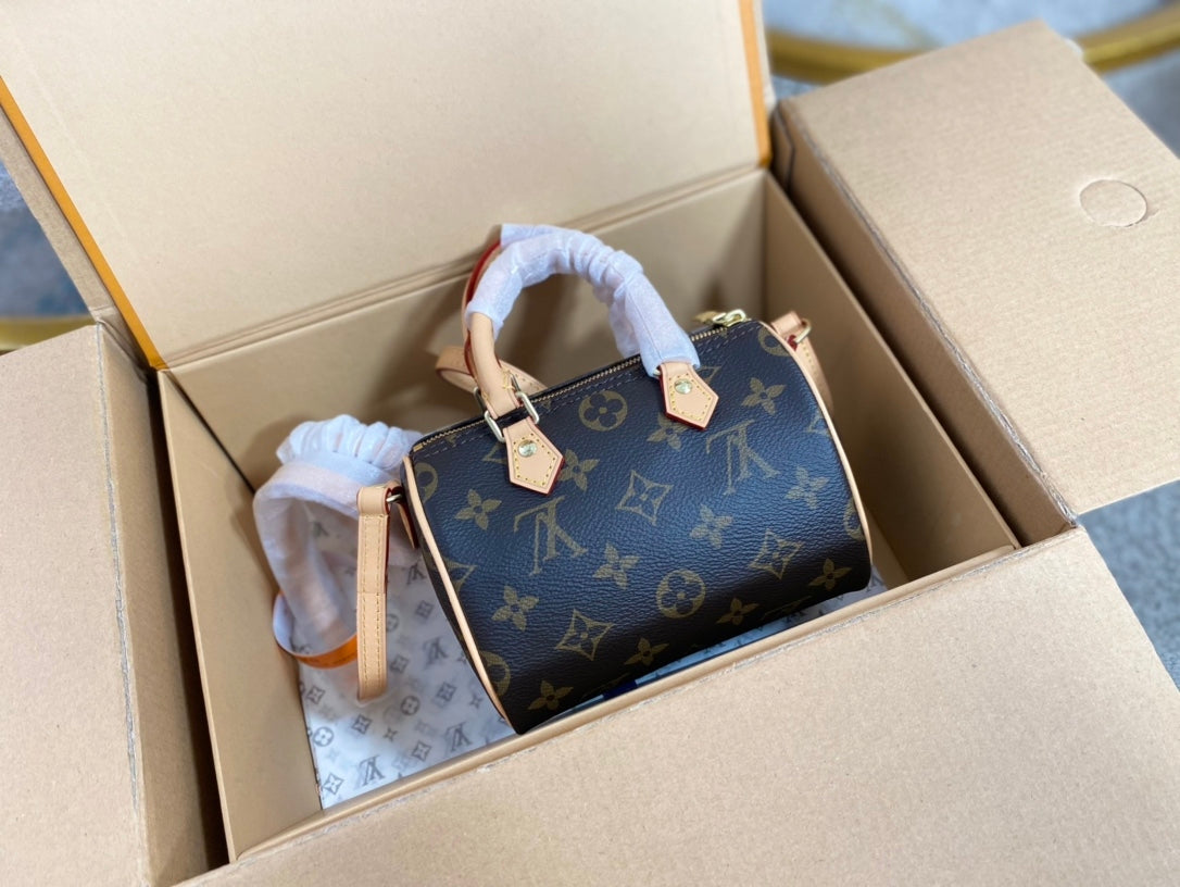Top-tier Authentic-Grade Quality handbag Size: 16x11x9 cm