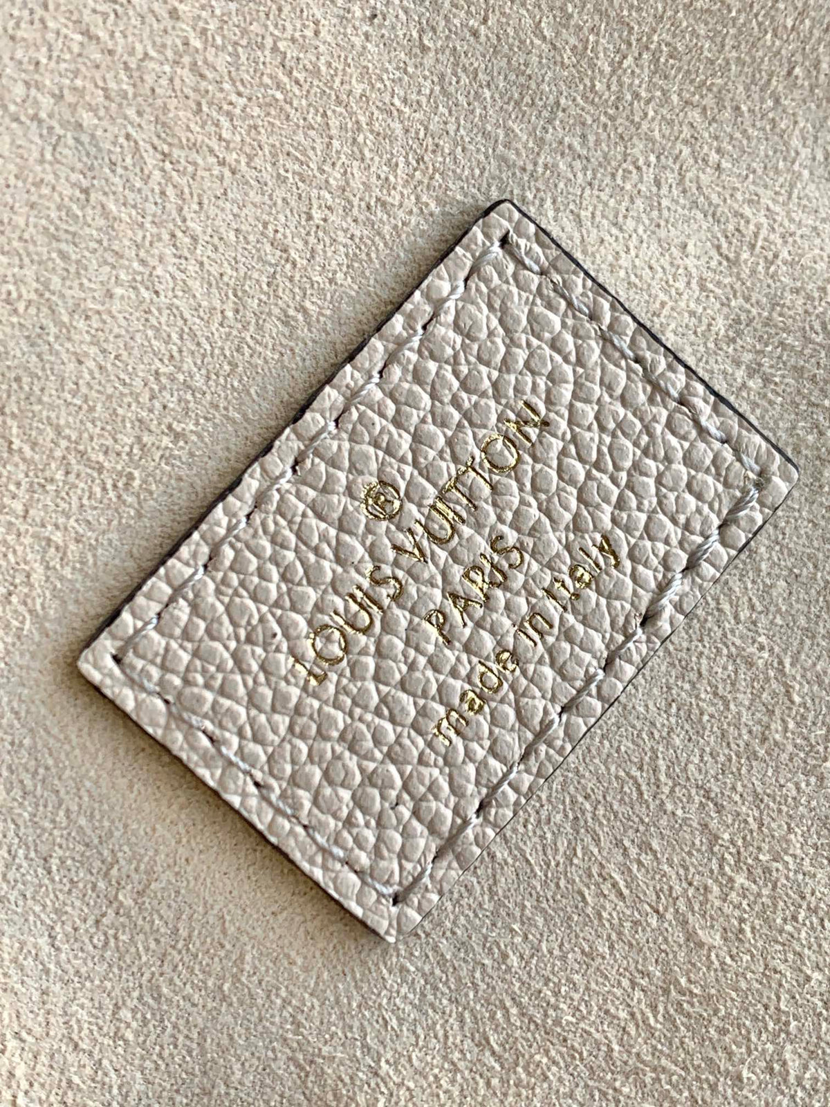 Top-tier Authentic-Grade Quality handbag Size: 19 x 13 x 11 cm