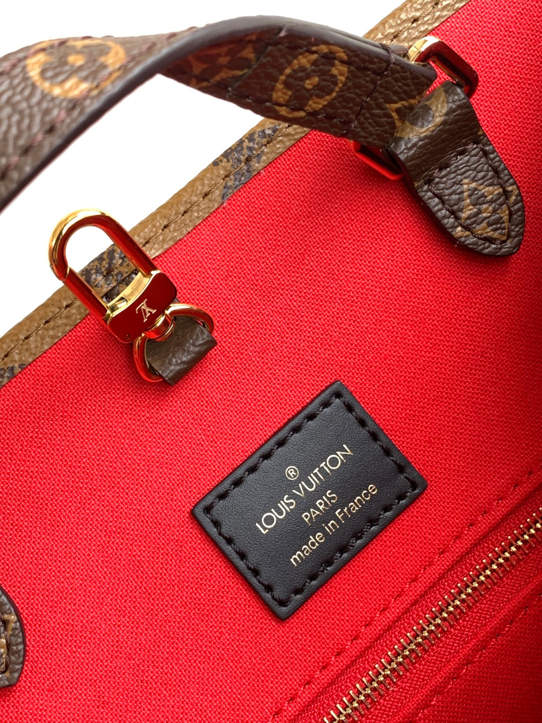 Top-tier Authentic-Grade Quality Italian grade leather handbag Size: ๐๐.๐ ๐ฑ ๐๐.๐ ๐ฑ ๐๐.๐ cm
