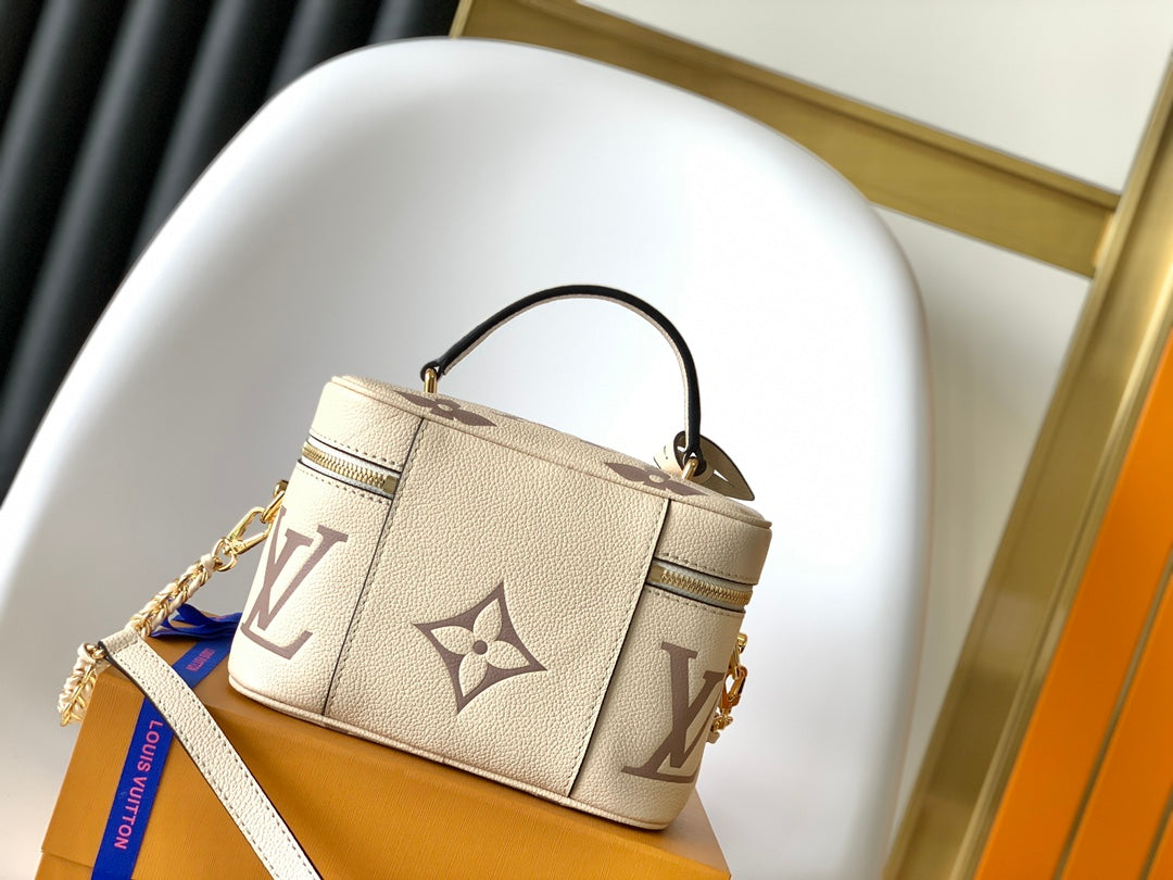 Top-tier Authentic-Grade Quality handbag Size: 19 x 13 x 11 cm