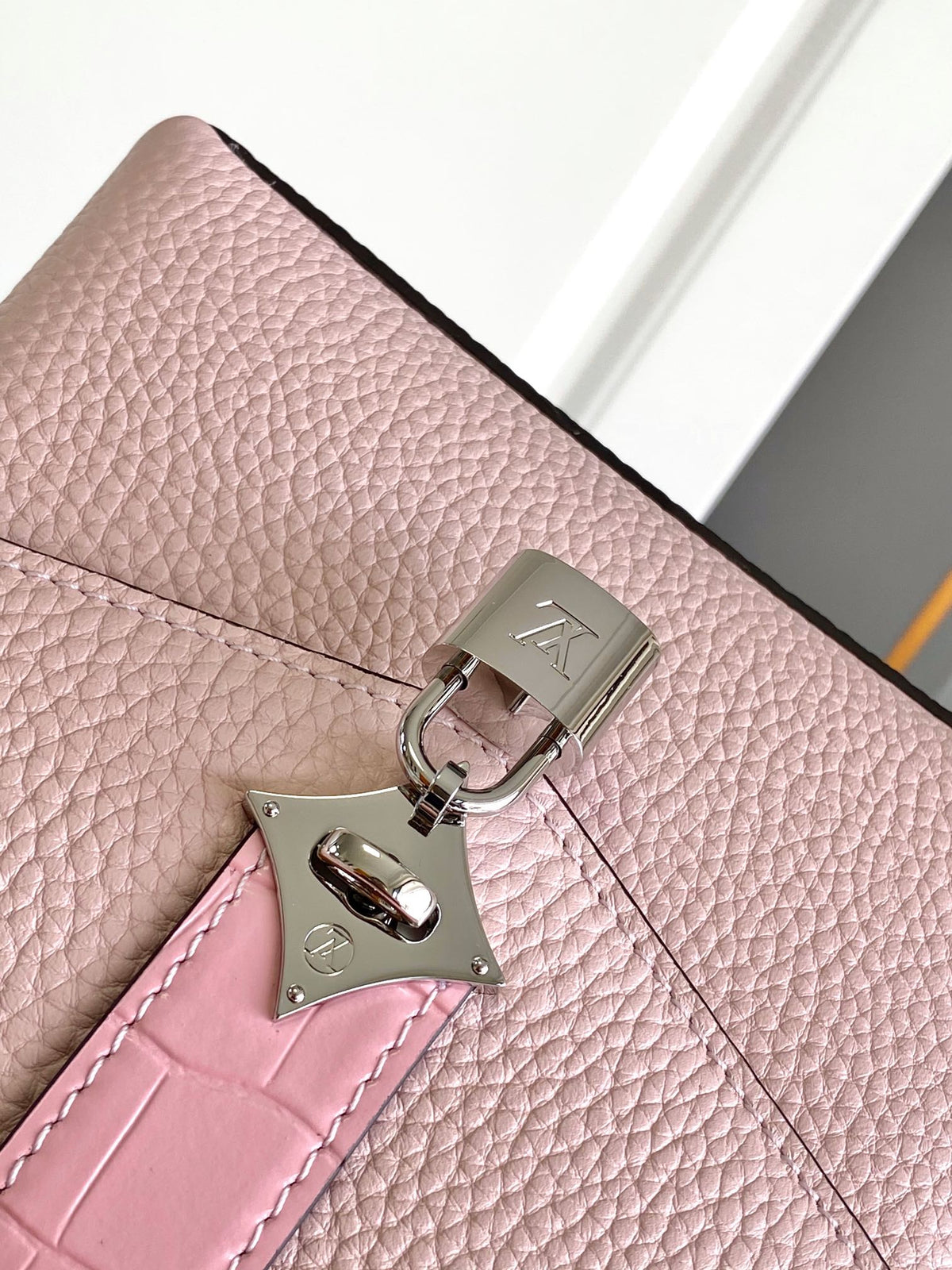 Top-tier Authentic-Grade Quality handbag Size:19×15×9cm