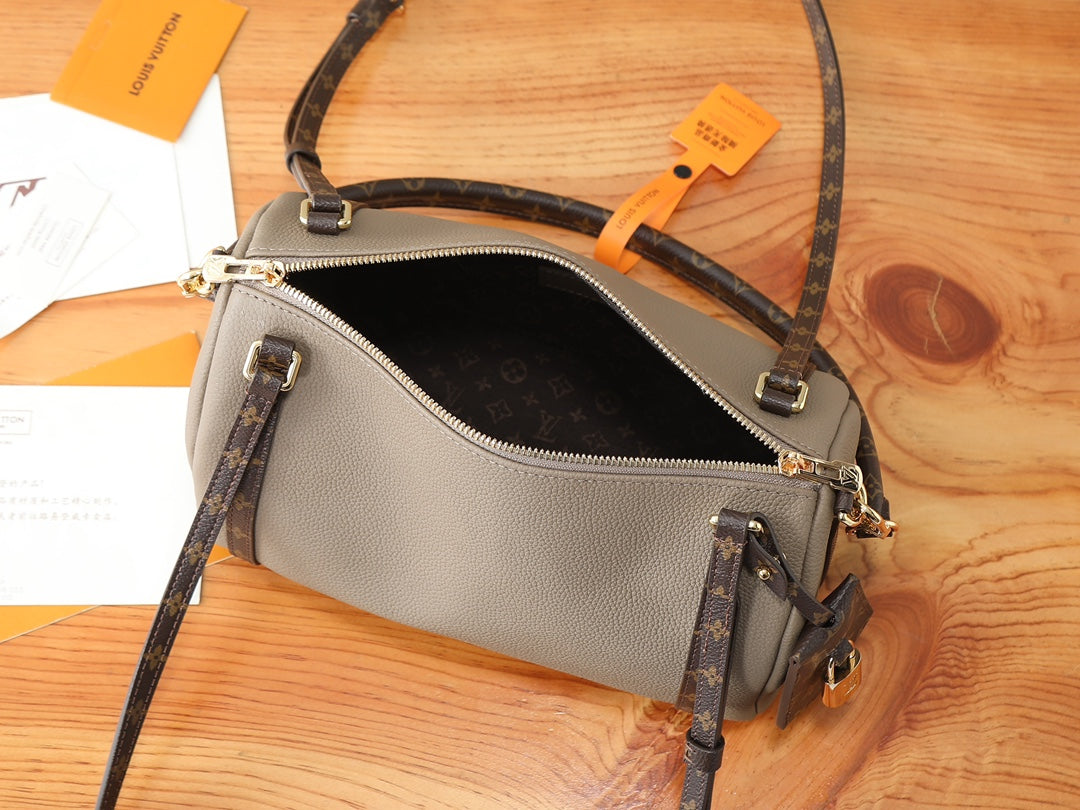 Top-tier Authentic-Grade Quality handbag Size: 17 x 13.5 x 26 cm