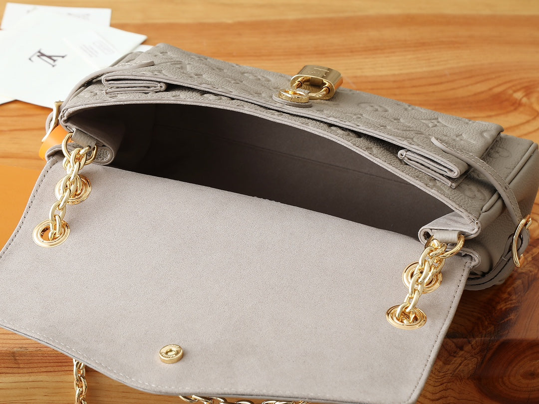 Top-tier Authentic-Grade Quality handbag Size: 18.5 x 9.5 x 29.5 cm