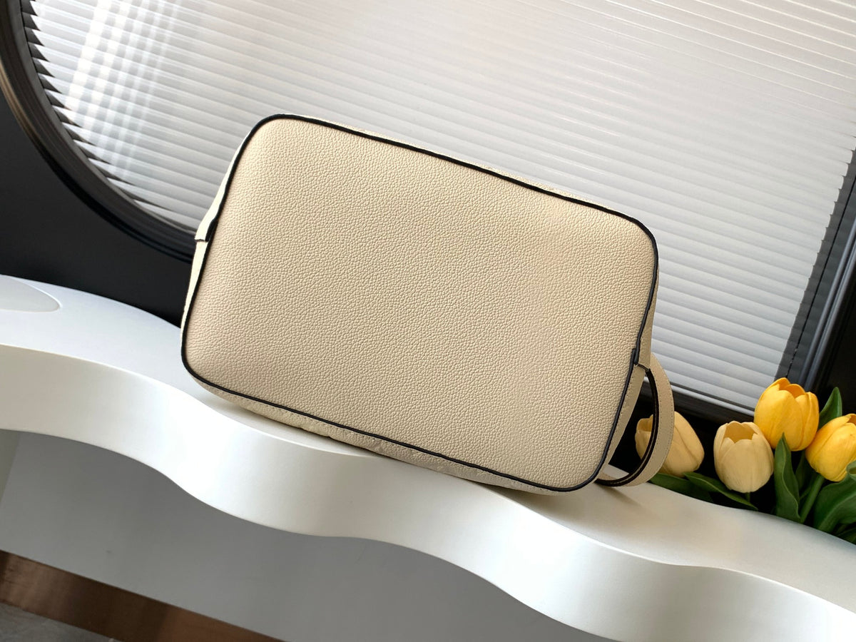 Top-tier Authentic-Grade Quality handbag Size: 26.0 x 26.0 x 17.5 cm