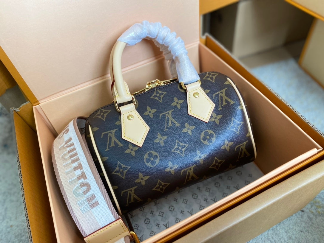 Top-tier Authentic-Grade Quality handbag Size: 20.5 x 13.5 x 12 cm