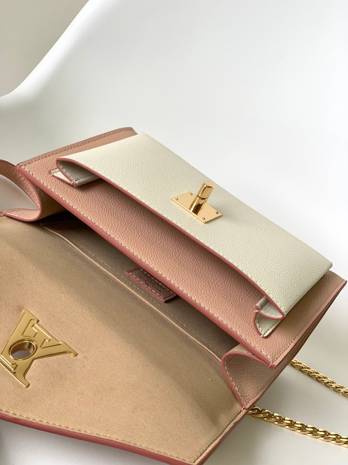 Top-tier Authentic-Grade Quality handbag Size: 22.5 x 17.0 x 5.5 cm