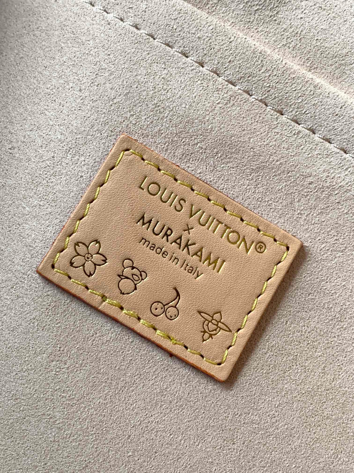 Top-tier Authentic-Grade Quality handbag Size: 36 x 19 x 0.5 cm