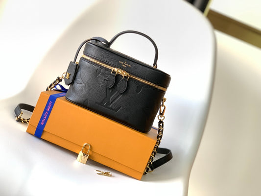 Top-tier Authentic-Grade Quality handbag Size: 19 x 13 x 11 cm